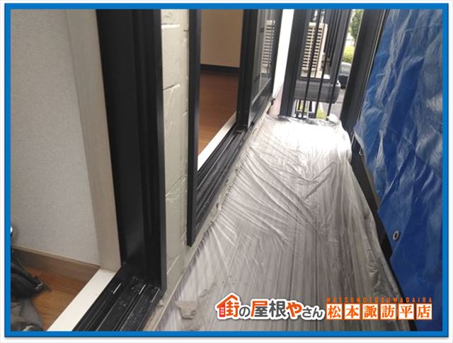 安曇野市アパート雨漏り補修　養生１